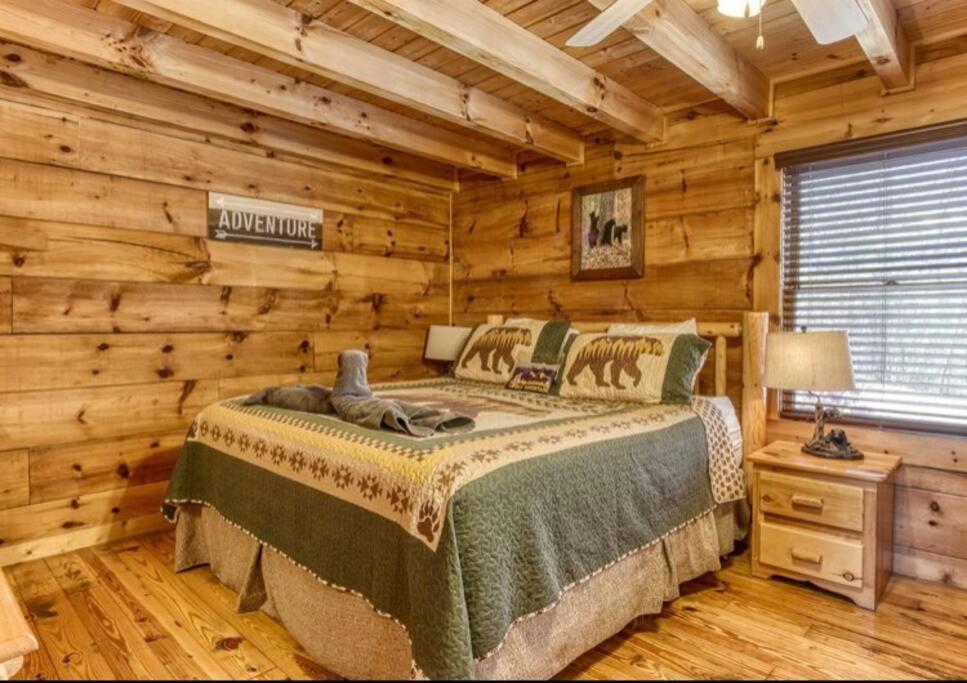 Lazy Bear Cabin Севьервилл Экстерьер фото