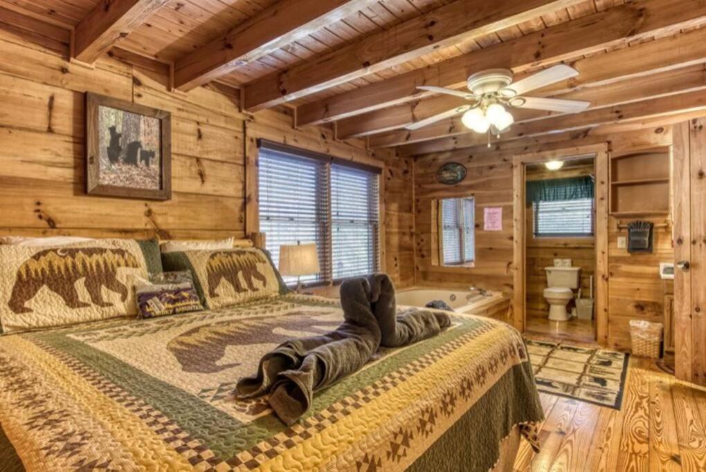 Lazy Bear Cabin Севьервилл Экстерьер фото